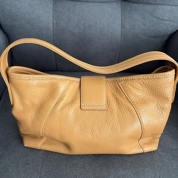 Elegant Leather Women's Bag - Picture 2 of 6